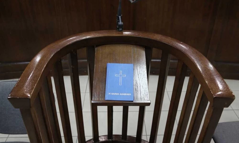 Ηλεία: Δικηγόρος πλακώθηκε στο ξύλο με γυναίκα στα δικαστήρια – Άφωνοι οι αυτόπτες μάρτυρες